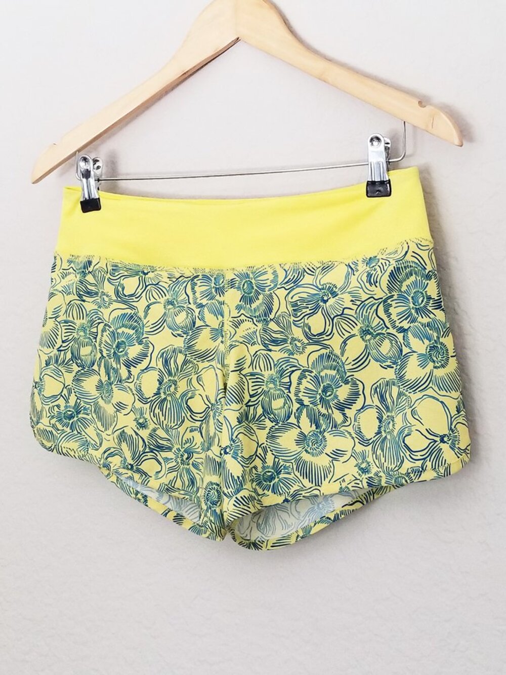 Rabbit Aurora Yellow Floral Hopper 4" Inseam Running Shorts S Pockets Lined $58